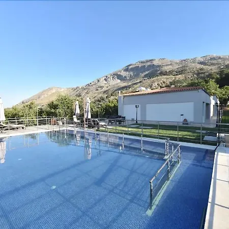 Alexander Mountain Hotel